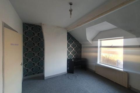 3 bedroom end of terrace house to rent, Ovenden Road, Halifax, West Yorkshire, HX3