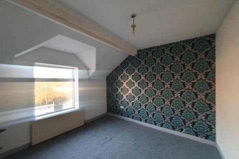 3 bedroom end of terrace house to rent, Ovenden Road, Halifax, West Yorkshire, HX3