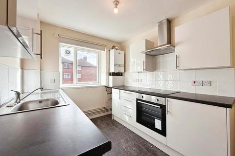 3 bedroom flat for sale, Reeves Court, Canterbury Gardens, Salford, M5