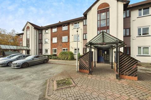 3 bedroom flat for sale, Reeves Court, Canterbury Gardens, Salford, M5