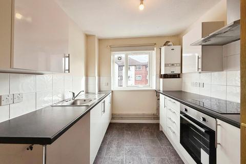 3 bedroom flat for sale, Reeves Court, Canterbury Gardens, Salford, M5