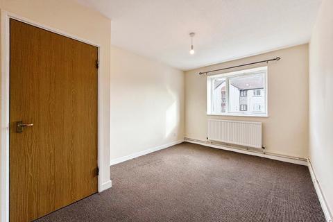 3 bedroom flat for sale, Reeves Court, Canterbury Gardens, Salford, M5