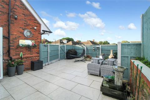 2 bedroom detached house for sale, Thorndon Park Drive, Leigh-on-Sea, Essex, SS9