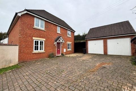 4 bedroom detached house to rent, Devonshire Rise, Tiverton