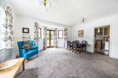 2 bedroom flat for sale, Carew Road, Northwood, HA6