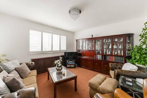 3 bedroom flat for sale, Churchill Gardens, Pimlico, London, SW1V