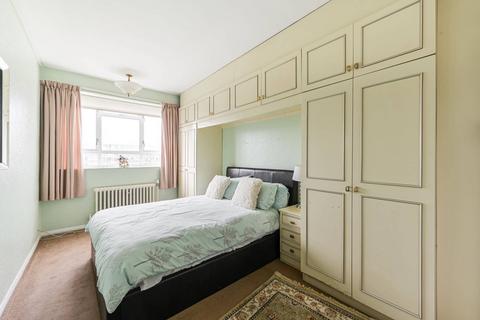 3 bedroom flat for sale, Churchill Gardens, Pimlico, London, SW1V