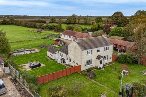 4 bedroom country house for sale, Main Road, Alford