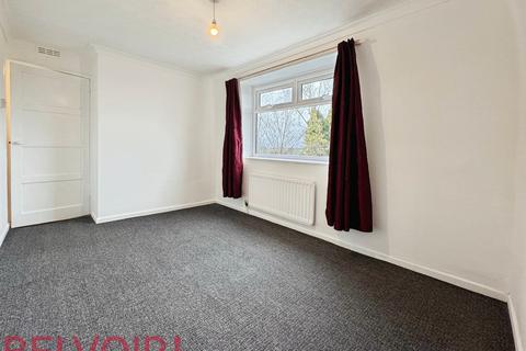 3 bedroom semi-detached house to rent, Cheltenham Grove, Silverdale, ST5