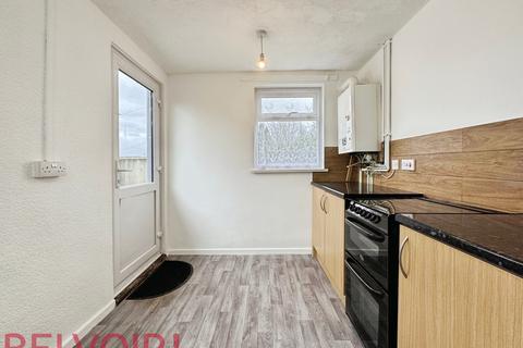3 bedroom semi-detached house to rent, Cheltenham Grove, Silverdale, ST5