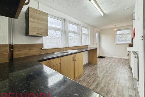 3 bedroom semi-detached house to rent, Cheltenham Grove, Silverdale, ST5