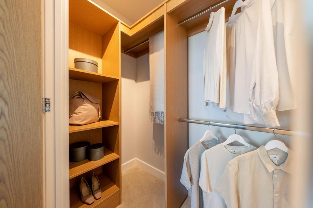 Walk-in-wardrobe