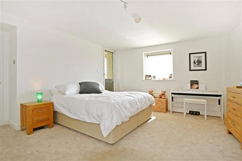 2 bedroom apartment to rent, Greenfell Mansions Greenwich London SE8