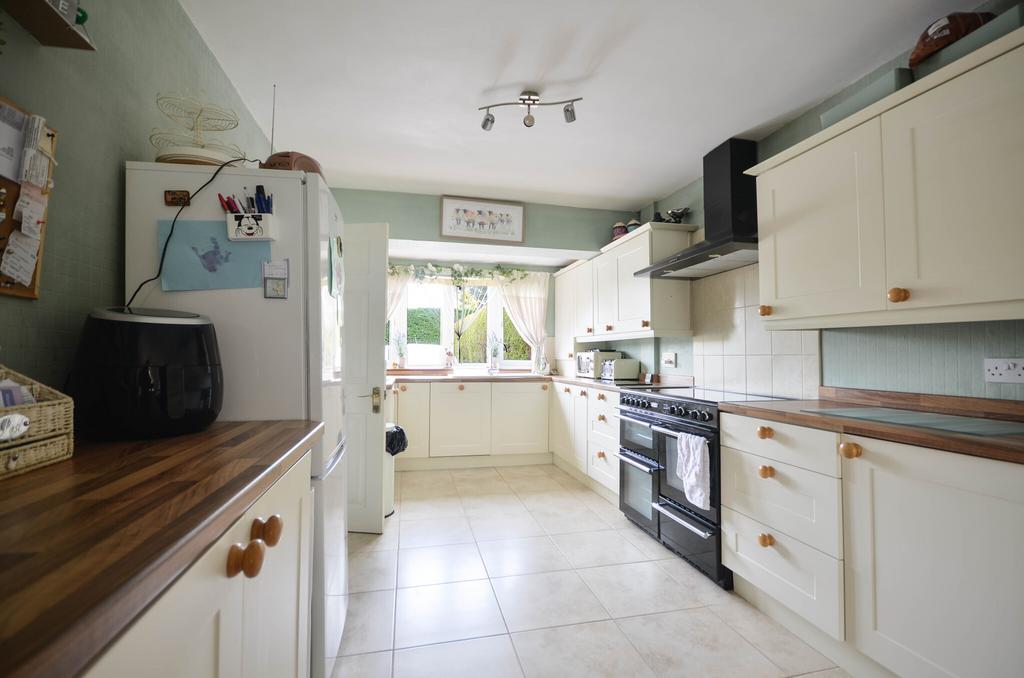 Lower Broadheath, Worcester WR2 4 bed detached house for sale £350,000