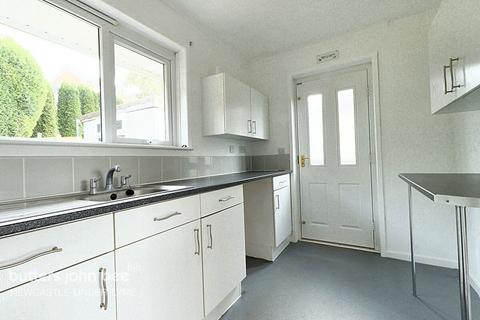 2 bedroom bungalow for sale, Farcroft Avenue, Newcastle