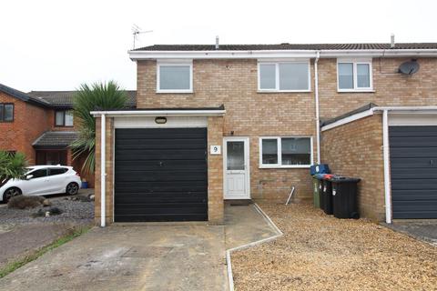 3 bedroom end of terrace house to rent, Arbroath Close, Bletchley, Milton Keynes, MK3 7ST