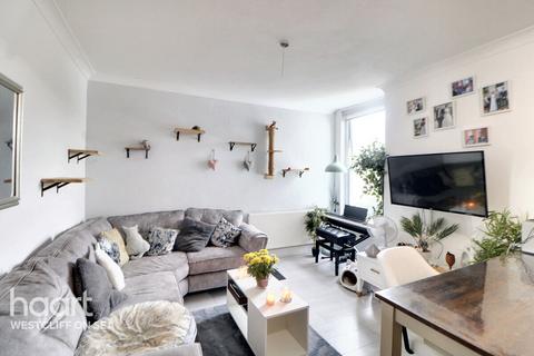 1 bedroom flat for sale, Westcliff Park Drive, Westcliff-On-Sea