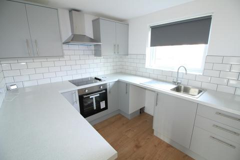 2 bedroom flat to rent, Tonnelier Road, Nottingham NG7