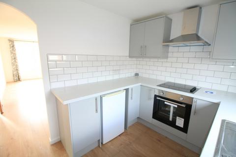 2 bedroom flat to rent, Tonnelier Road, Nottingham NG7