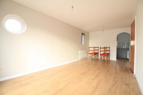 2 bedroom flat to rent, Tonnelier Road, Nottingham NG7