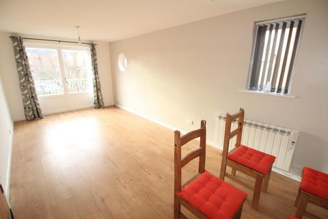 2 bedroom flat to rent, Tonnelier Road, Nottingham NG7