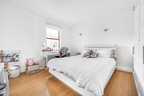 2 bedroom flat to rent, Harwood Road London SW6