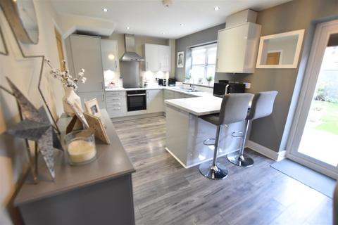 3 bedroom semi-detached house for sale, Hangar Lane, Holton le Clay DN36