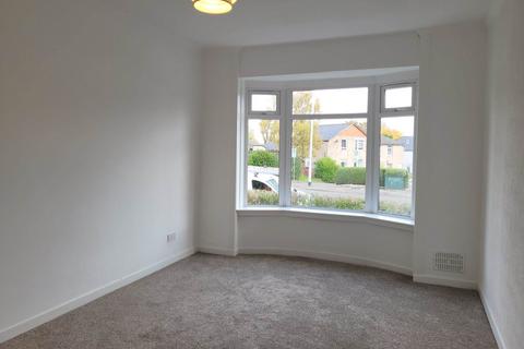 3 bedroom flat to rent, Castlemilk Road, Glasgow