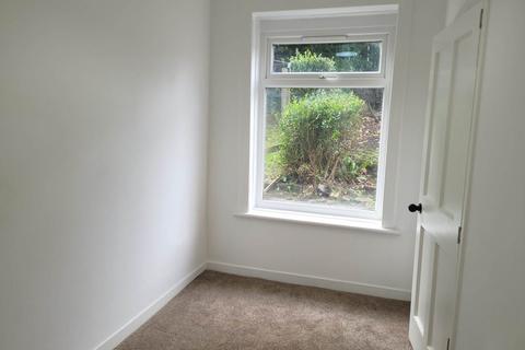 3 bedroom flat to rent, Castlemilk Road, Glasgow