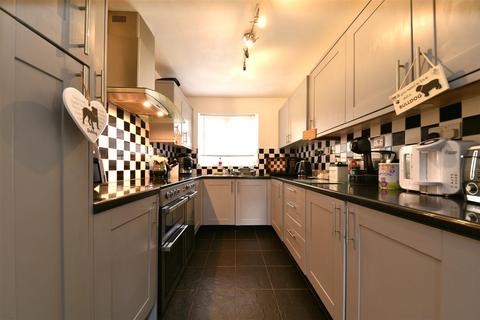 4 bedroom terraced house for sale, Yarmouth Road, Stevenage