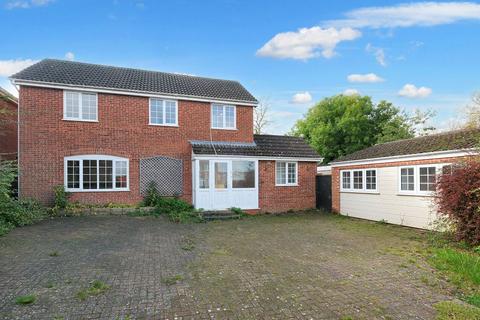 6 bedroom detached house for sale, 28 Hare Close, Buckingham, Buckinghamshire, MK18 7EW