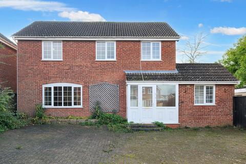 6 bedroom detached house for sale, 28 Hare Close, Buckingham, Buckinghamshire, MK18 7EW