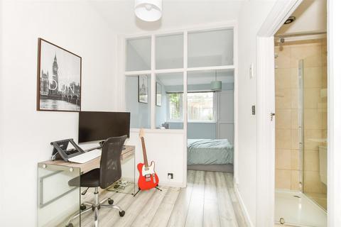 26a Buckhurst Way, East Grinstead, RH19 2AF