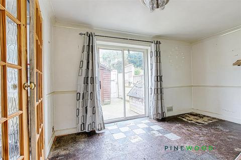 3 bedroom semi-detached house for sale, Somerset Drive, Chesterfield S43