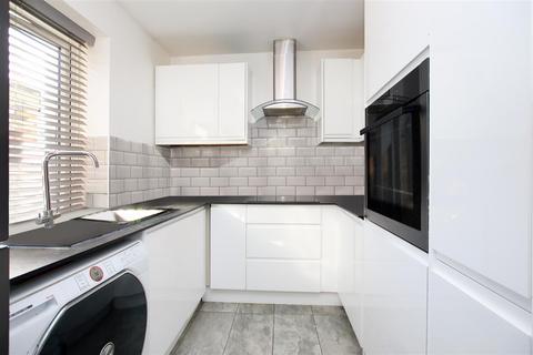 3 bedroom flat for sale, Hilltop Gardens, Dartford