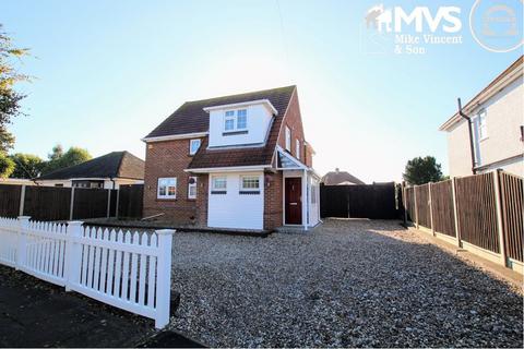 3 bedroom detached house for sale, Seafield Gardens, Clacton-on-Sea