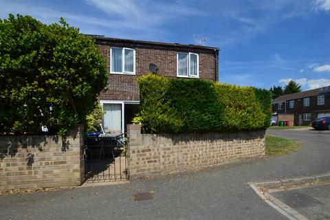 4 bedroom end of terrace house to rent, Amberley Road, Slough