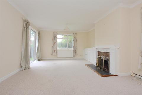 4 bedroom detached house to rent, High Street, Netheravon