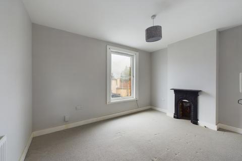 2 bedroom end of terrace house to rent, Painswick Road, Gloucester, GL4