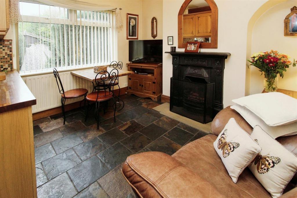Cleckheaton Road, Bradford BD12 3 bed semidetached house for sale £