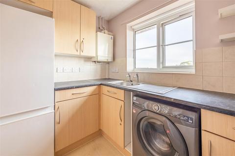 2 bedroom apartment for sale, COLLIER WAY, Southend-On-Sea