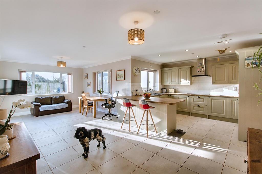 Sun room/dining room/kitchen