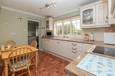 3 bedroom detached house for sale, Kingsley Avenue, Royal Wootton Bassett SN4 8