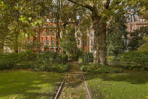 3 bedroom flat for sale, Cadogan Square, London SW1X