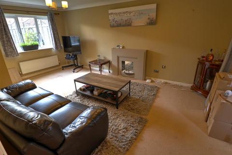 3 bedroom detached house to rent, St. Peters Way, Stratford-Upon-Avon