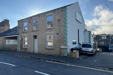 3 bedroom flat to rent, Bernard Street, Glossop