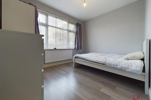 House share to rent, Kings Road, London, NW10 2BN