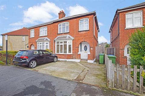 3 bedroom semi-detached house to rent, Begonia Road, Southampton, Hampshire