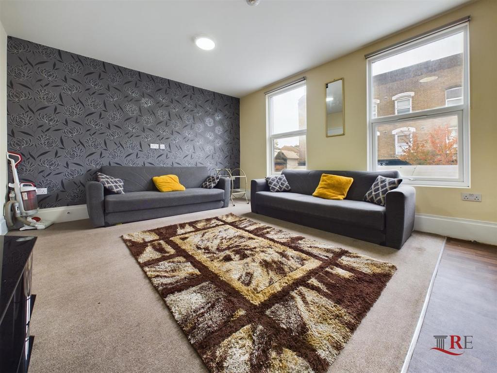 Station Road, London 1 bed flat to rent £1,600 pcm (£369 pw)