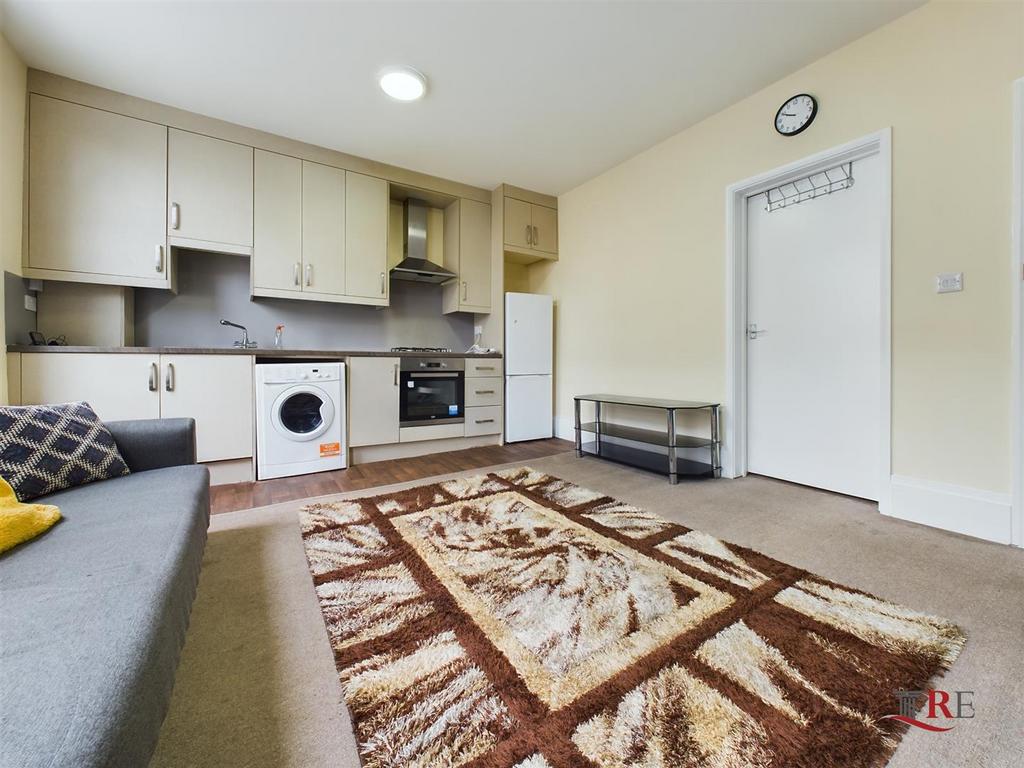 Station Road, London 1 bed flat to rent £1,600 pcm (£369 pw)